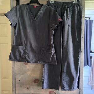 Women’s scrub set size Medium